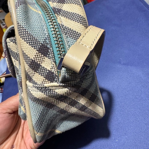 Burberry Plaid Crossbody Bag with Adjustable Strap - Picture 6 of 10